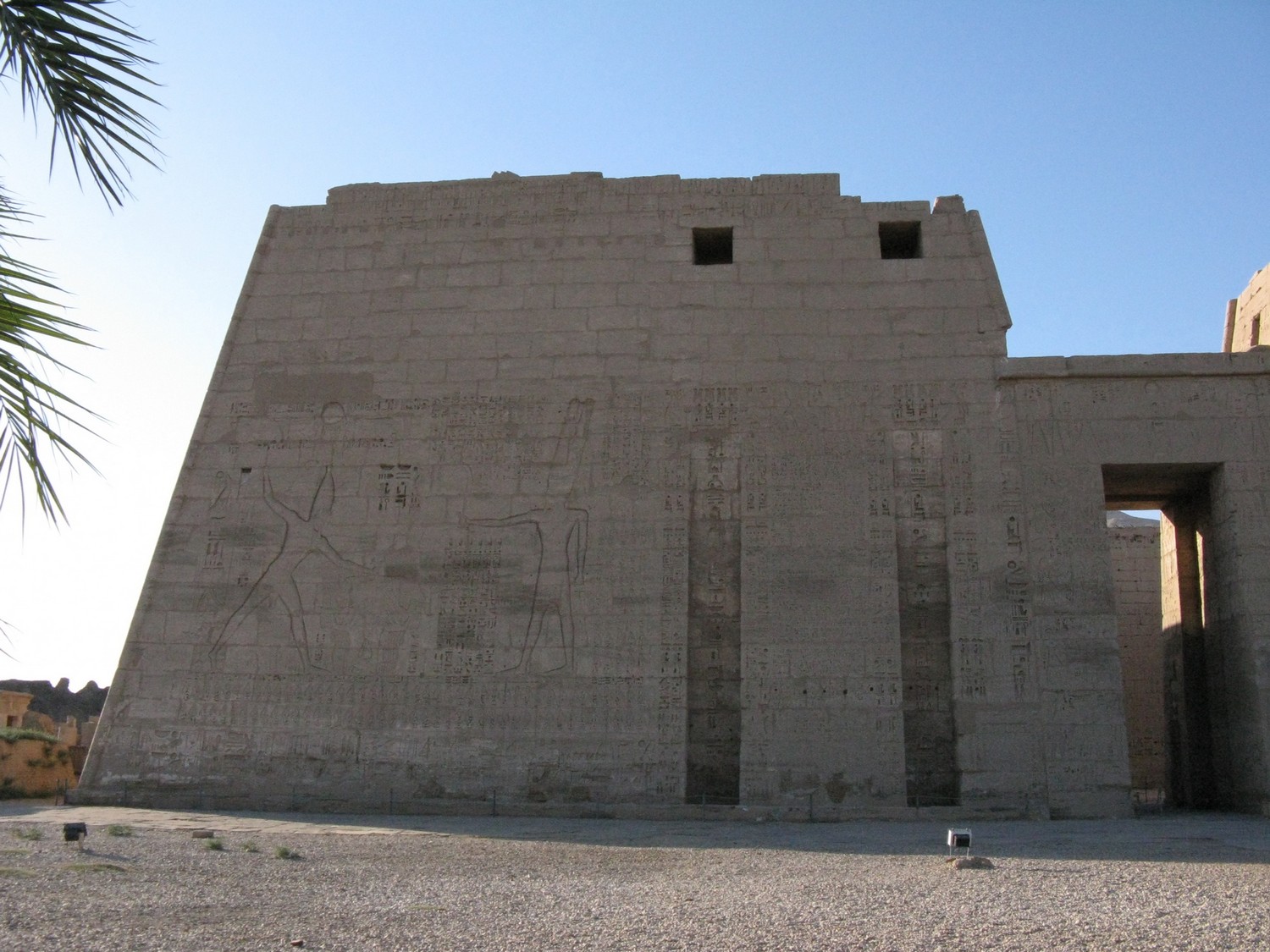 Medinet_Habu