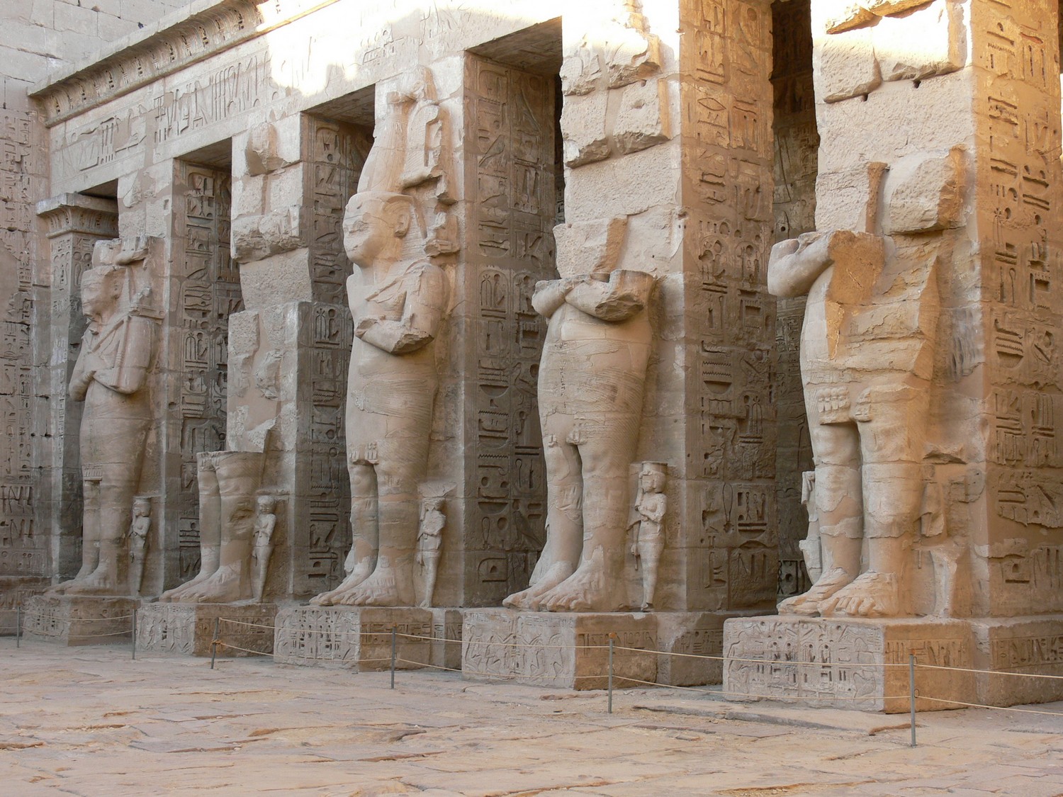 Medinet_Habu