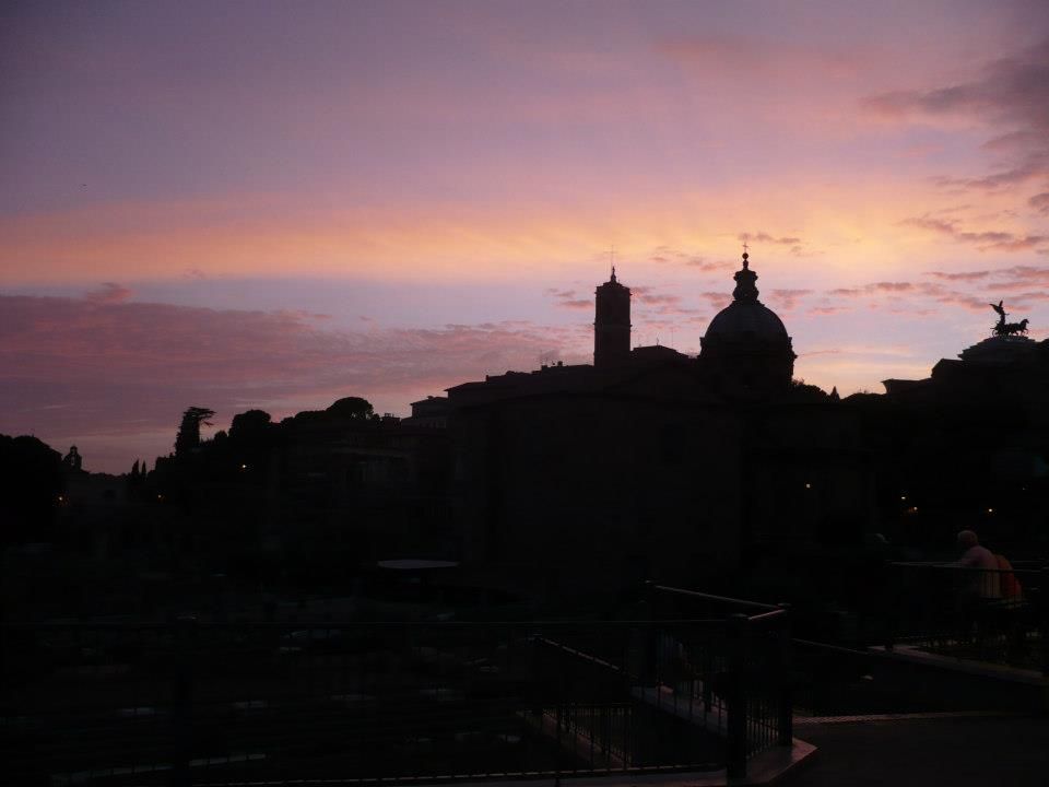 Un atardecer de verano en la capital italiana