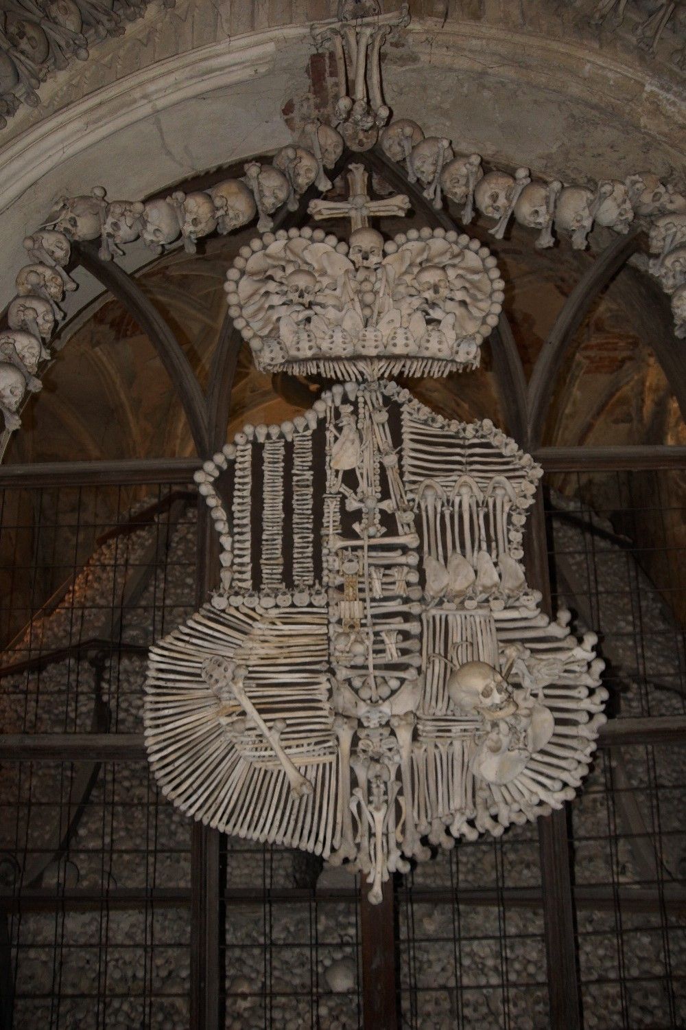 Wappen der Fürstenfamilie Schwarzenberger in der Knochenkirche von Kutna Hora.